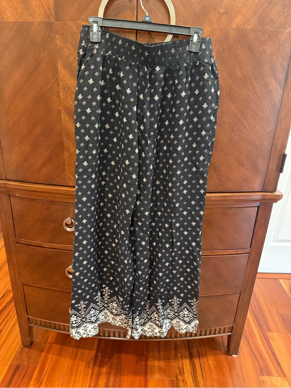 HollisterBlack Printed Wide Leg Pants with Border Detail